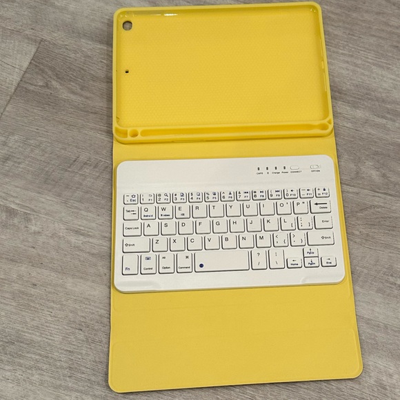 Tablets & Accessories Nwt Ipad Case With Keyboard Poshmark
